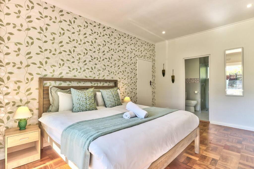 Family Home, Wifi, Patio, Secure Parking Ferienhaus