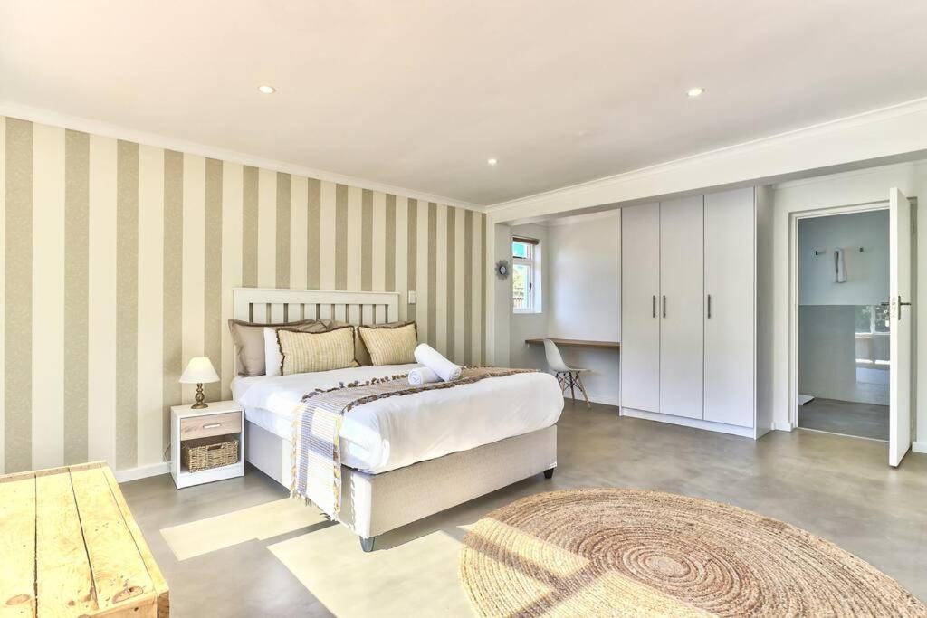 Family Home, Wifi, Patio, Secure Parking Ferienhaus