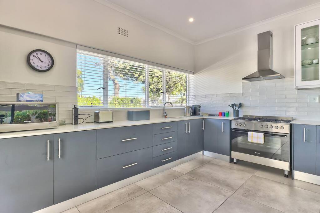 Family Home, Wifi, Patio, Secure Parking * Kapstadt