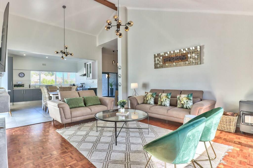 Family Home, Wifi, Patio, Secure Parking Kapstadt