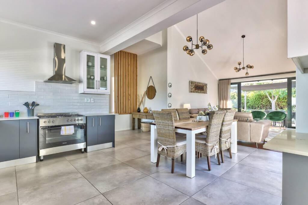 Family Home, Wifi, Patio, Secure Parking * Kapstadt